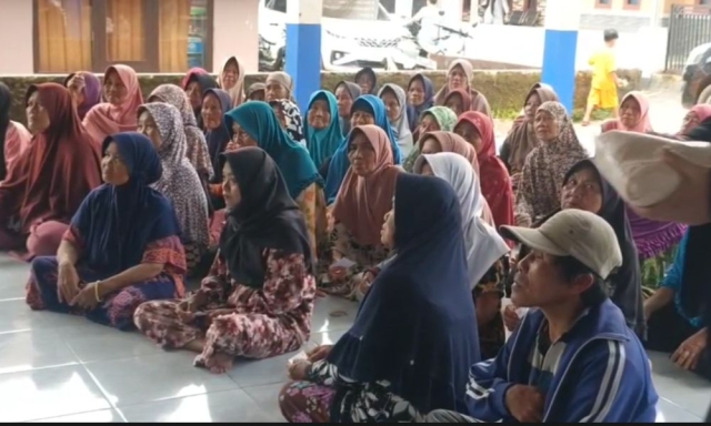 lognews.co.id foto 39 pembagian paket