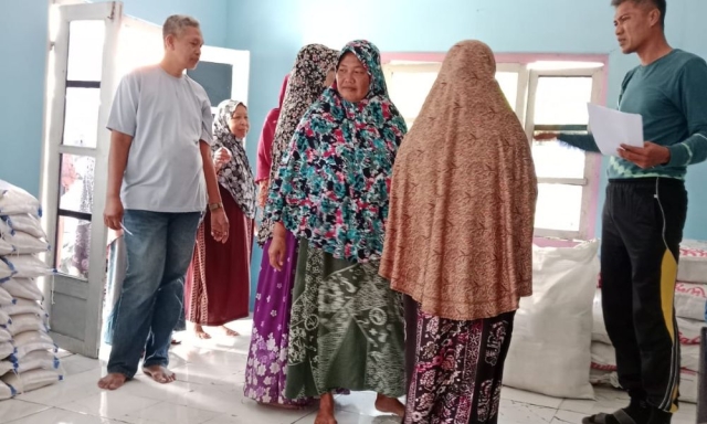 lognews.co.id foto 53 gresik beras