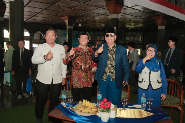 Syaykh Simposium prof ali zum