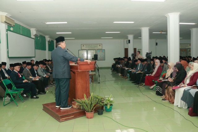 peserta dan Syaykh podium 